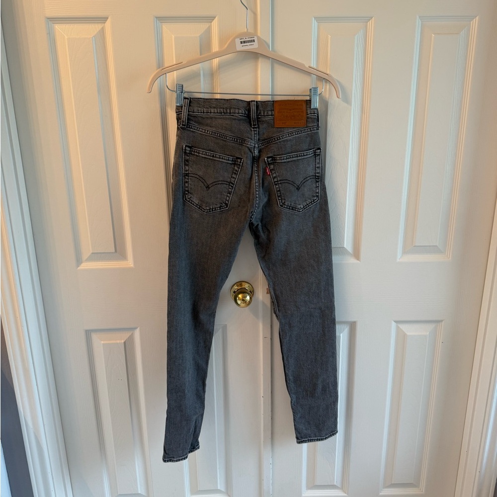 Men’s Levi’s Jeans - Picture 2 of 3